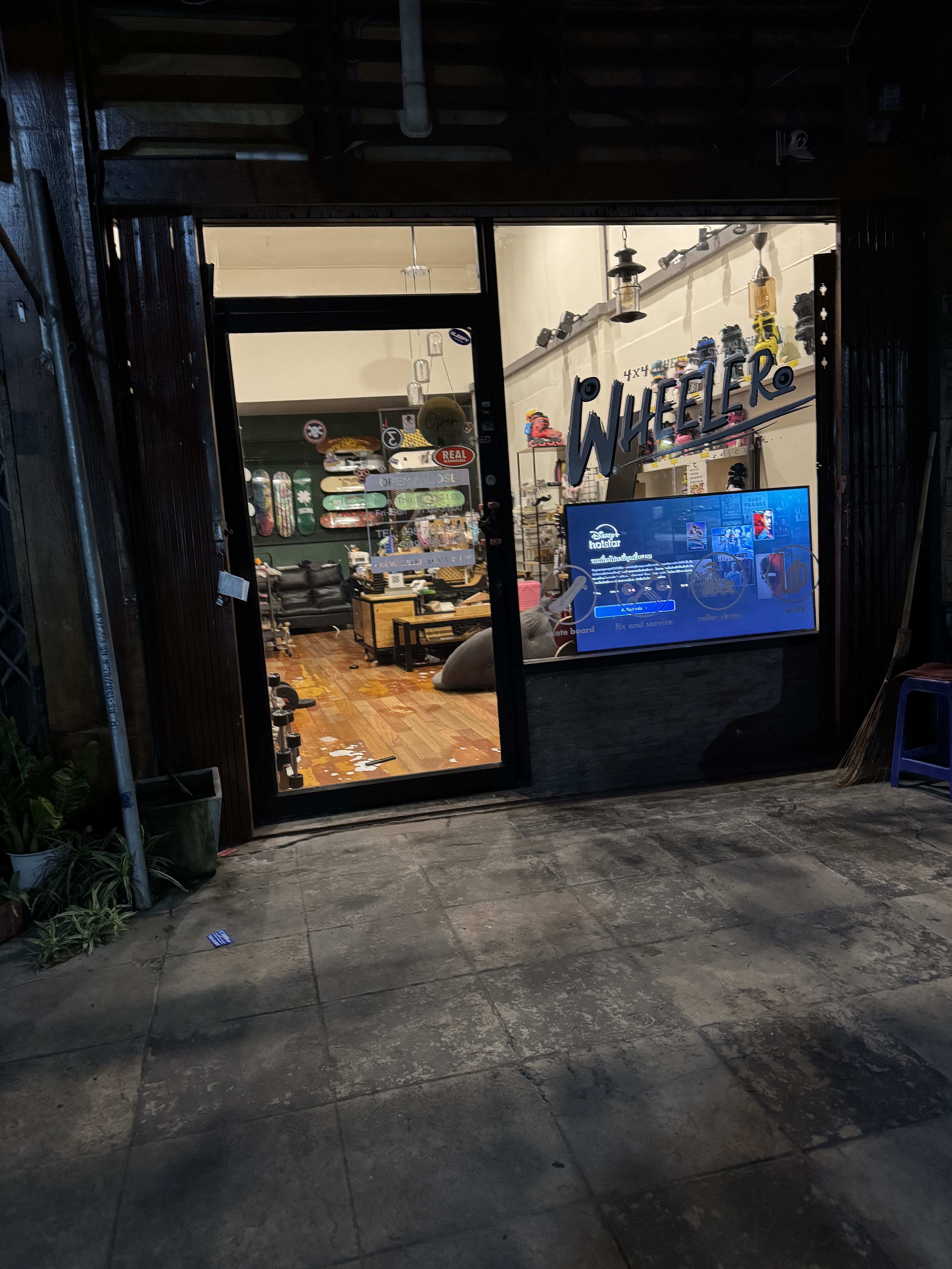 บรรยากาศภายในร้าน 2